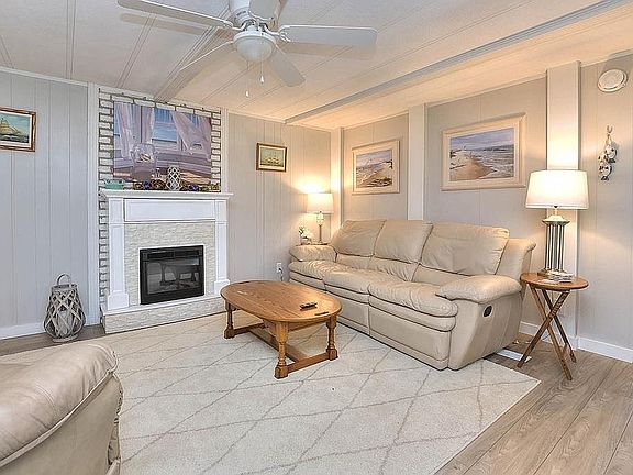 4th image of 113 NE 77th St