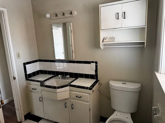 9610 Rosecrans Ave — Photo 11
