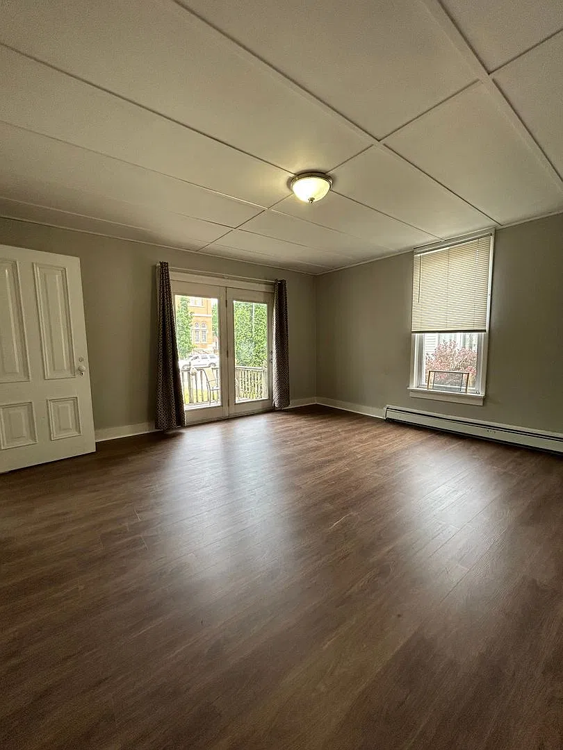 3 Bedroom Apartment Near UW-La Crosse with Off-Street Parking — Photo 3