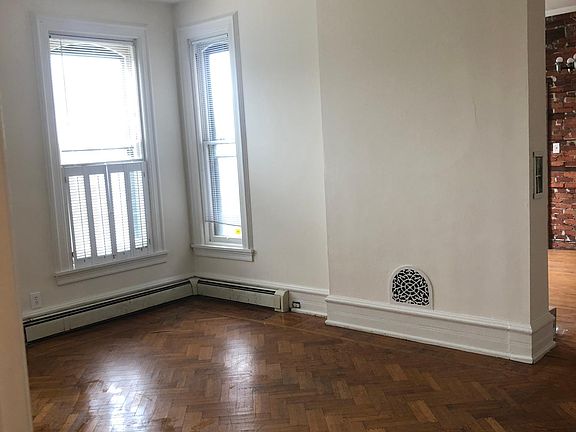 3rd image of 822 N Harrison St APT 1
