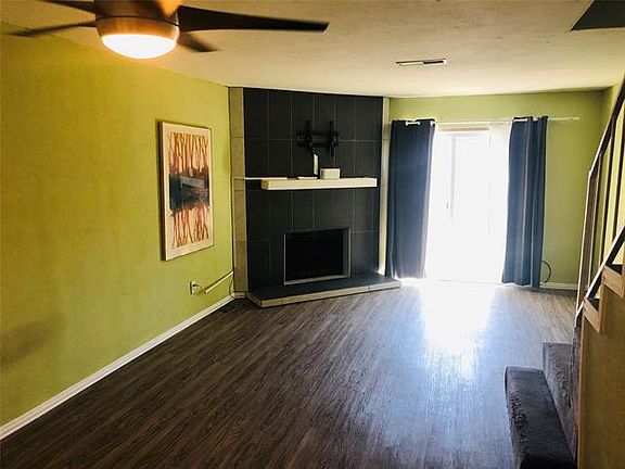 5th image of 641 Carriagehouse Ln APT 5
