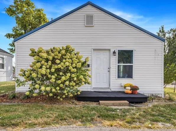 404 Howard Dr, Wentzville, MO 63385