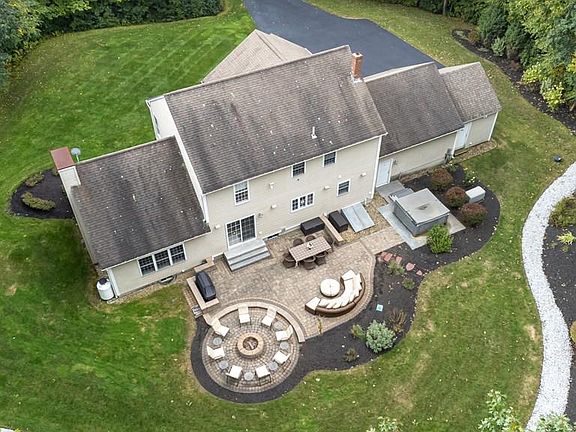 3rd image of 18 Evelyn St
