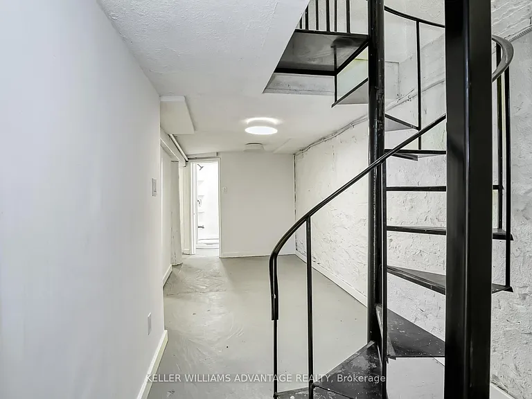 254A Carlton St — Photo 21