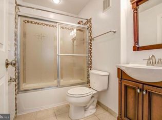 8156 Skelton Cir, Falls Church, VA 22042