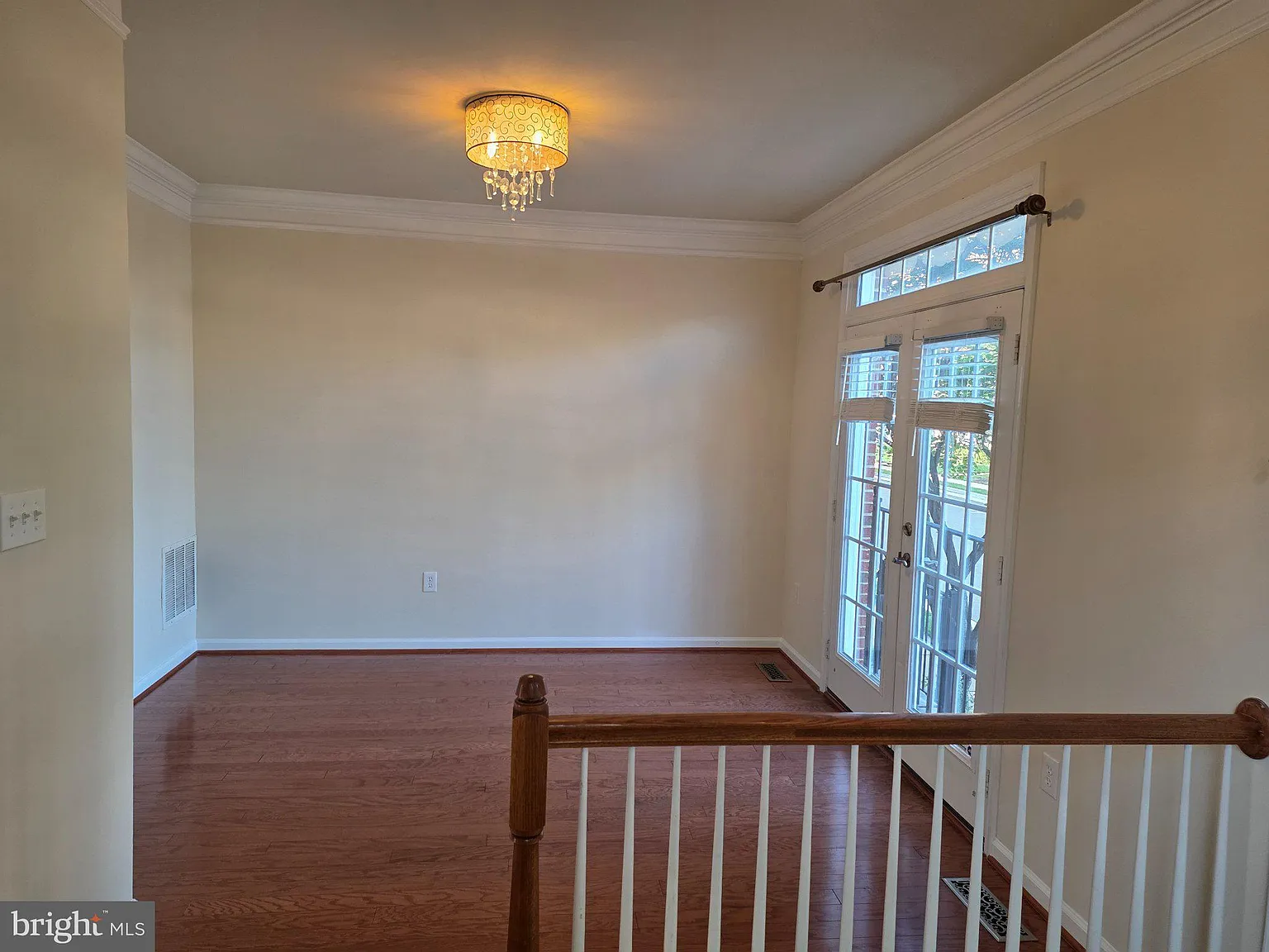 3 bed, 3.5 bath, 2018 sqft, $3,295 — Photo 2
