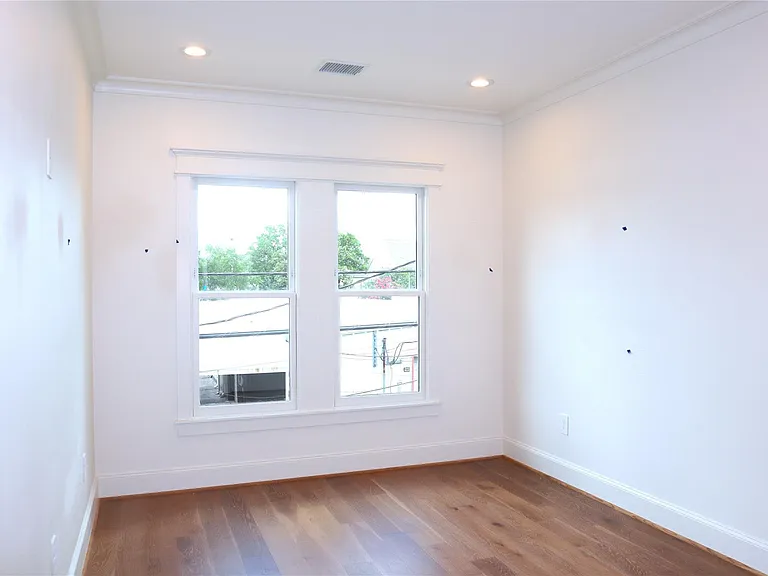 1836 Cortlandt St — Photo 12