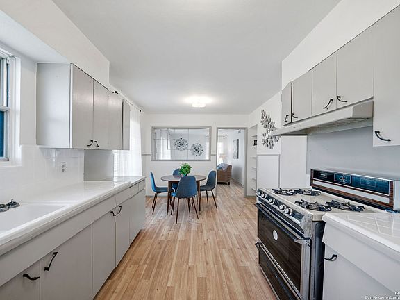 4th image of 778 UTOPIA LN