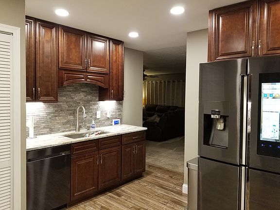 4th image of 410 Pattie Dr