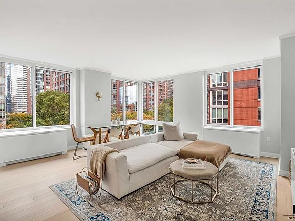 4th image of 212 Warren St #4B1