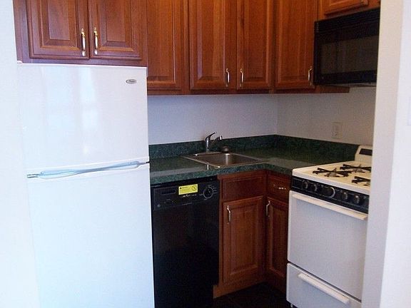 3rd image of 78 W 85th St APT 5B