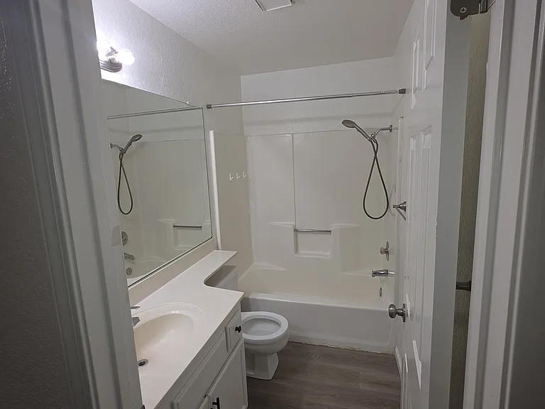 1943 Glen Ridge Dr — Photo 1