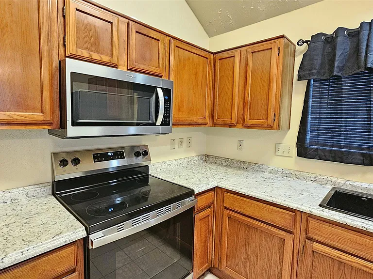 8731 Croteau Dr — Photo 11