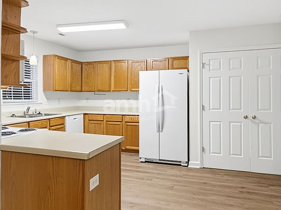 3rd image of 1975 Hawkcrest Ct
