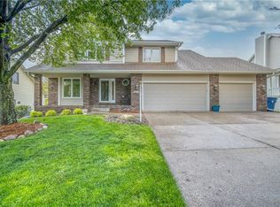 9019 Hammontree Dr, Urbandale, IA 50322