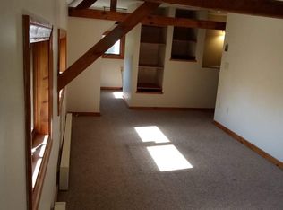 29 Cressey St #4, Henniker, NH 03242