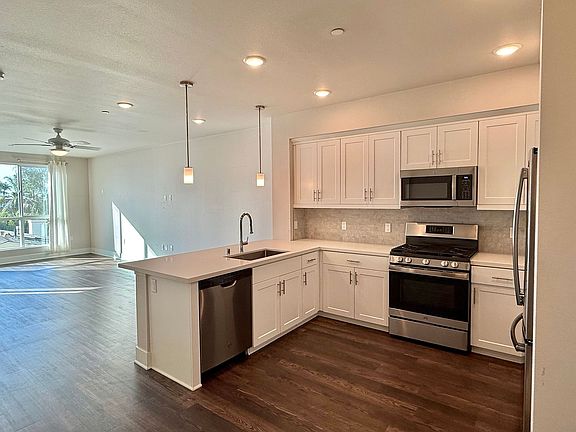 4th image of 3779-3793 Ray St #202