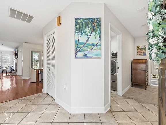 4th image of 8 Martinique Dr.