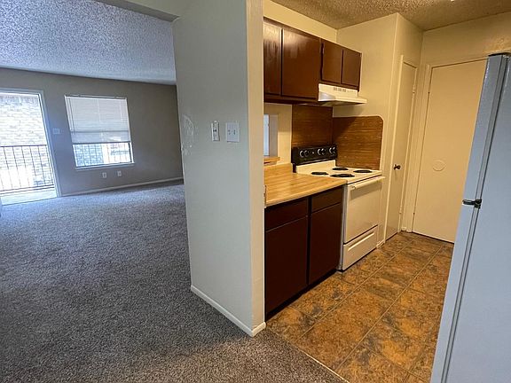 3rd image of 813 Hammond Manor Dr #C