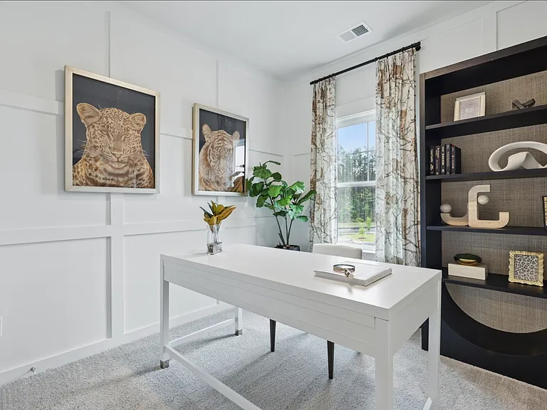 1th fl bedroom/office space