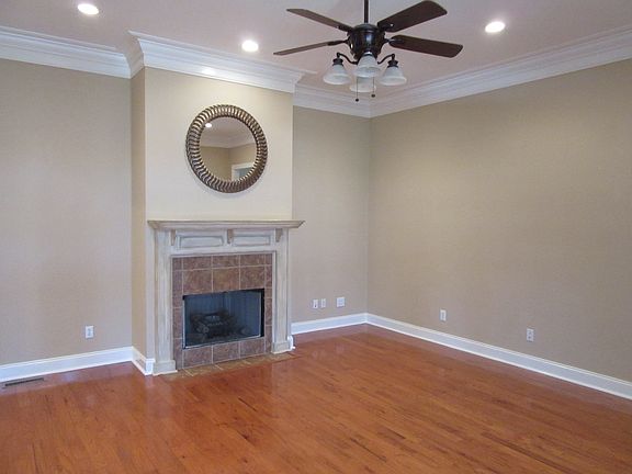 Living Room, Gas Fireplace