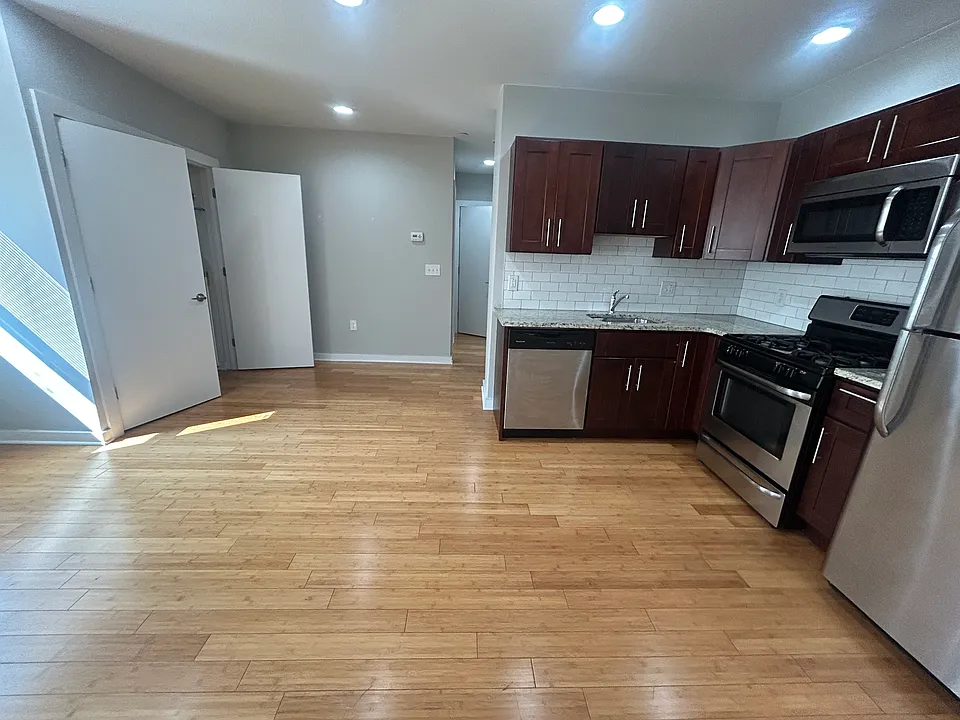 3044 Richmond St #7D