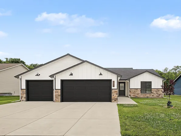 4700 Raven Creek Dr, Manhattan, KS 66502
