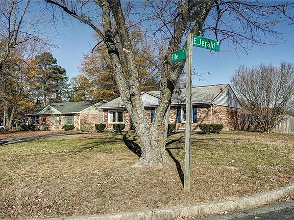 3rd image of 326 Fife Ct