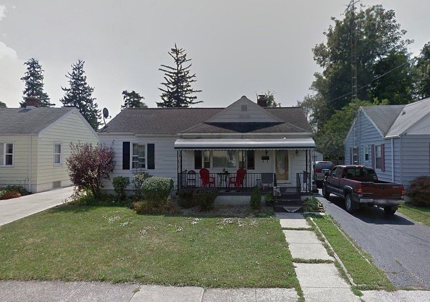 1st image of 323 E Walnut St