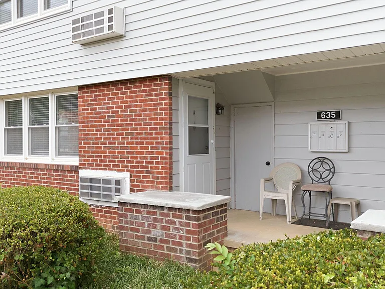 635 Daniels St #A — Photo 3