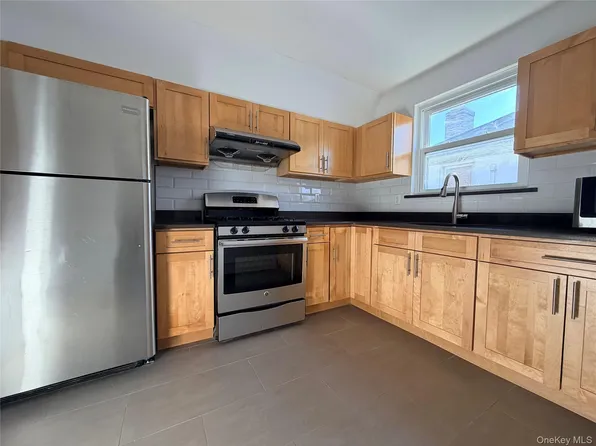 21010 56th Ave #2, Oakland Gardens, NY 11364