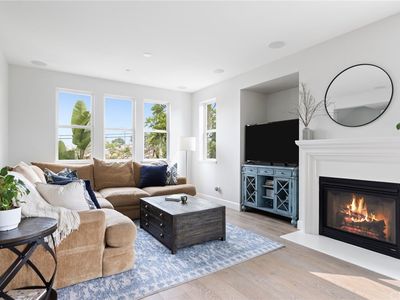 1 Bluefin Ct, Newport Beach, CA, 92663