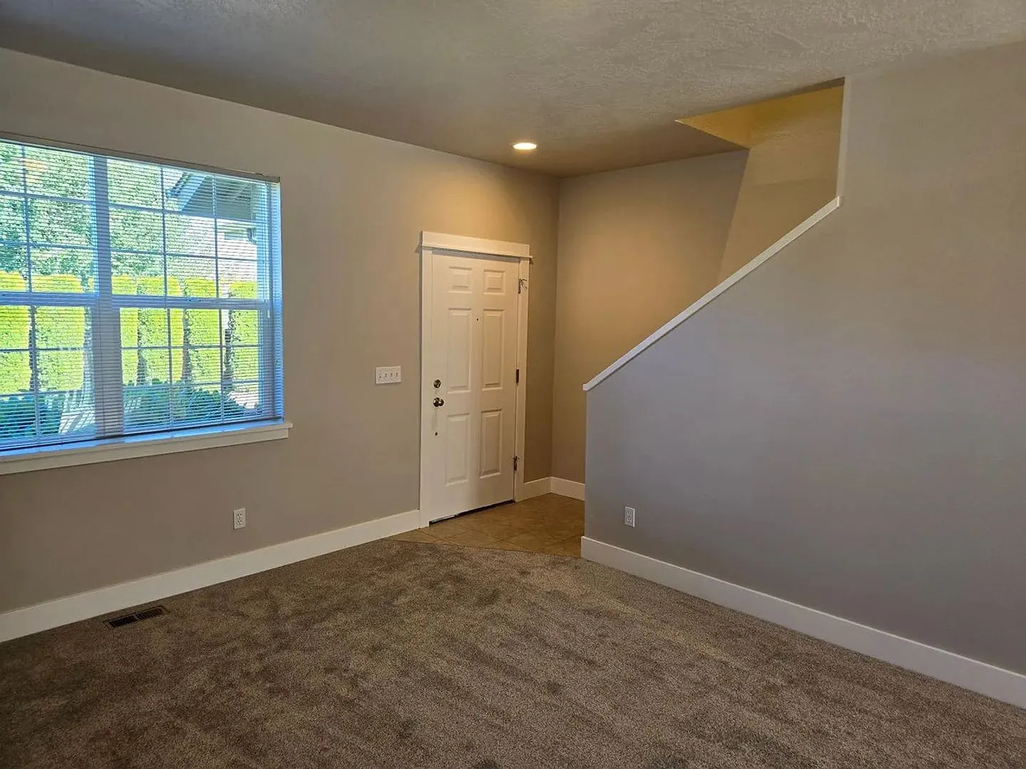 3 Bedroom House in Cal Young Area — Photo 2
