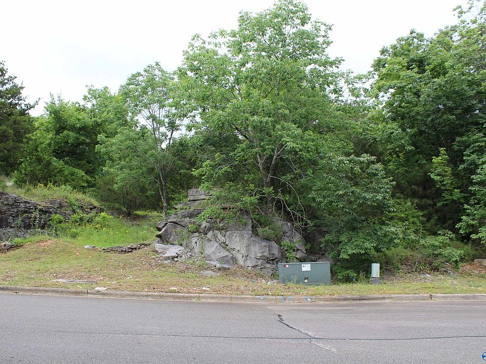 2nd image of 573 Farmingdale Rd SE