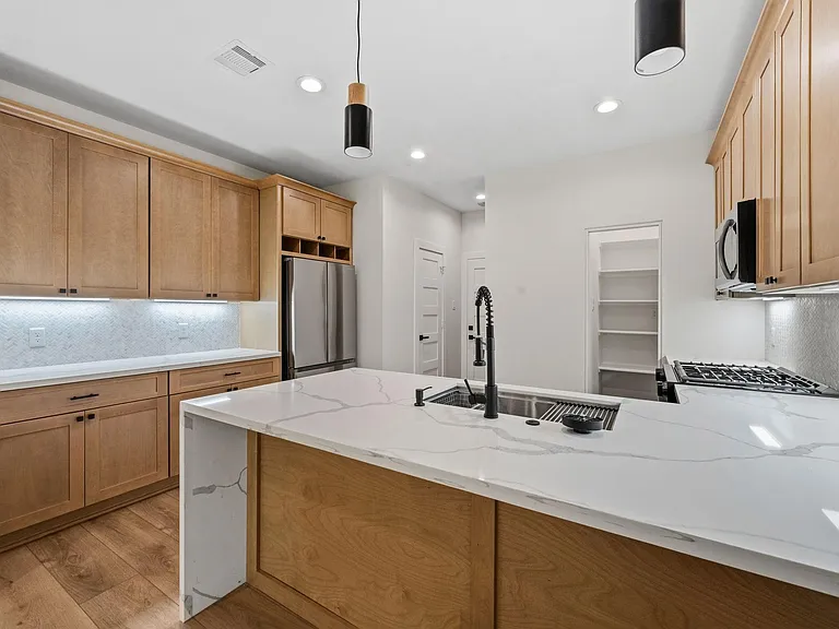 8023 Easter St — Photo 8