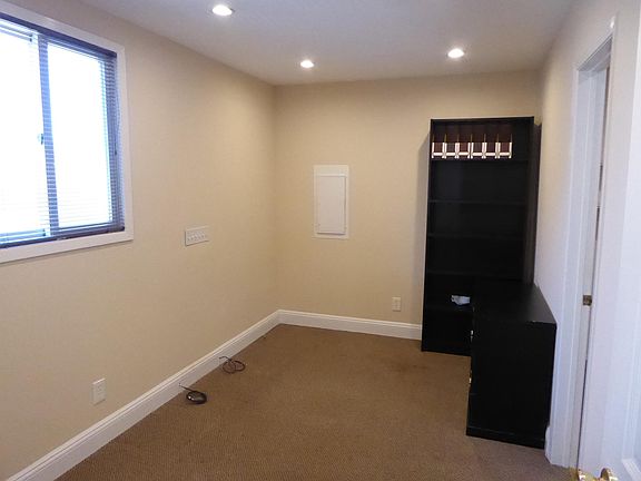 5th image of 122 Forest Ave #A
