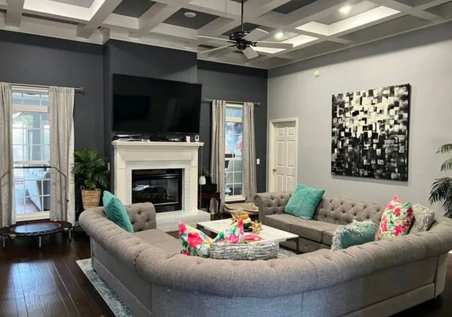 five bedrooms, five and a half bathrooms, a year-round heated swimming pool, and an ultimate back... — Photo 4