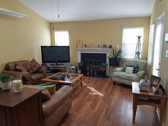 2nd image of 909 Bernstein Ct