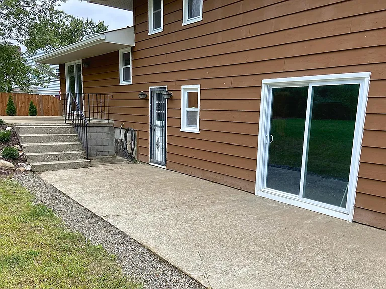 890 Damon Dr — Photo 18