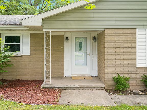 3rd image of 3918 Andora Ave