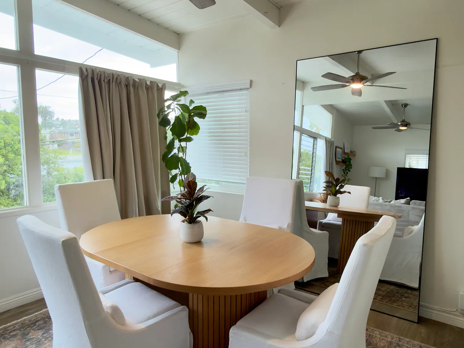 3 bed, 1295 sqft, $7,750 — Photo 3