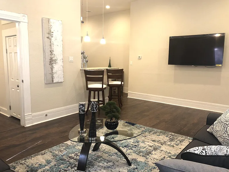 603 Devine St #1 — Photo 4