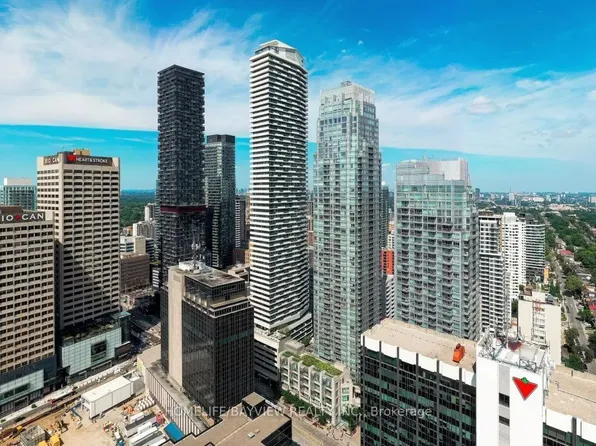 2221 Yonge St, Toronto, ON