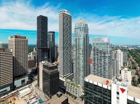 2221 Yonge St