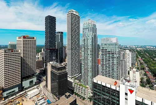 2221 Yonge St Photo 1 2221 Yonge St Photo 1