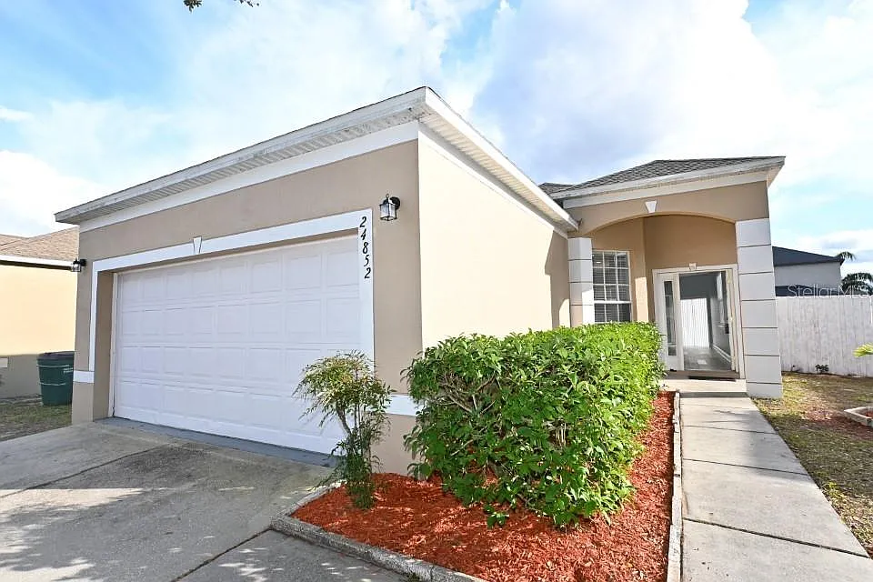 3 bed, 2.0 bath, 1316 sqft, $2,200 — Photo 1