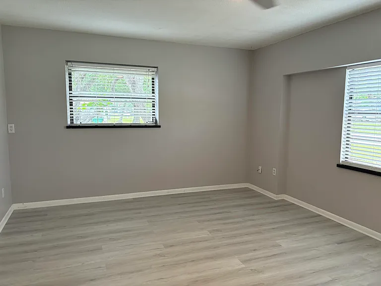 202 SW Crescent Ave — Photo 16