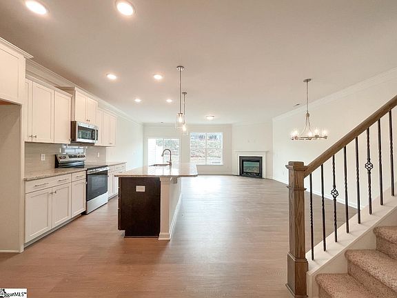 5th image of 403 Wallen Ct
