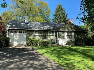 16 Kenilworth Dr W, Stamford, CT 06902
