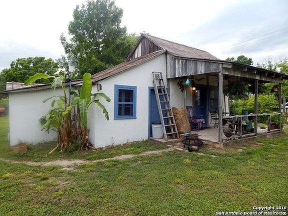 2nd image of 1102 Gentilz St